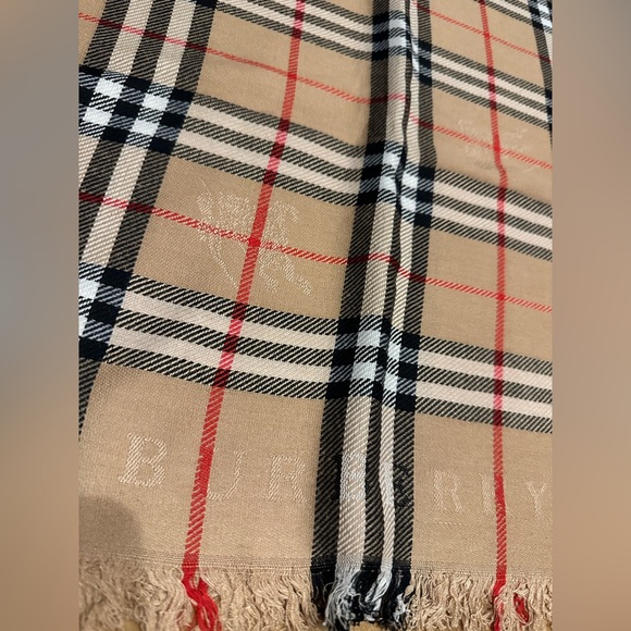 Burberry London wide check cashmere scarf - Picture 8 of 9